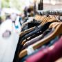 ©Pexels_Pixabay_hangers-gc5aa35f63_1920