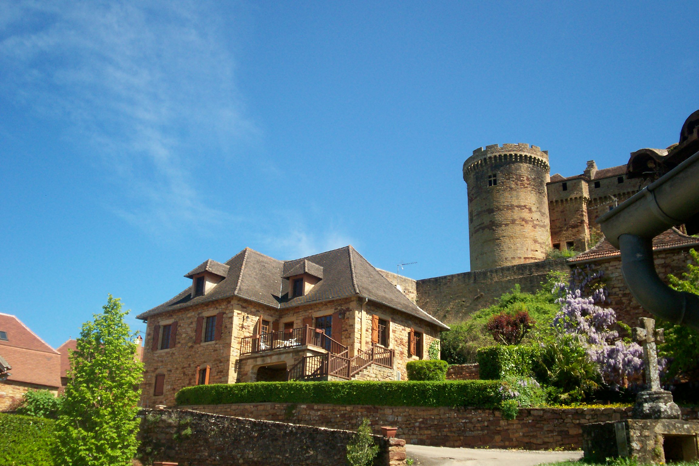Au Pied Du Château