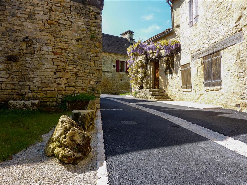 01Les Arques - Ruelles & maison de pierres© Lot Tourisme - C. Sanchez