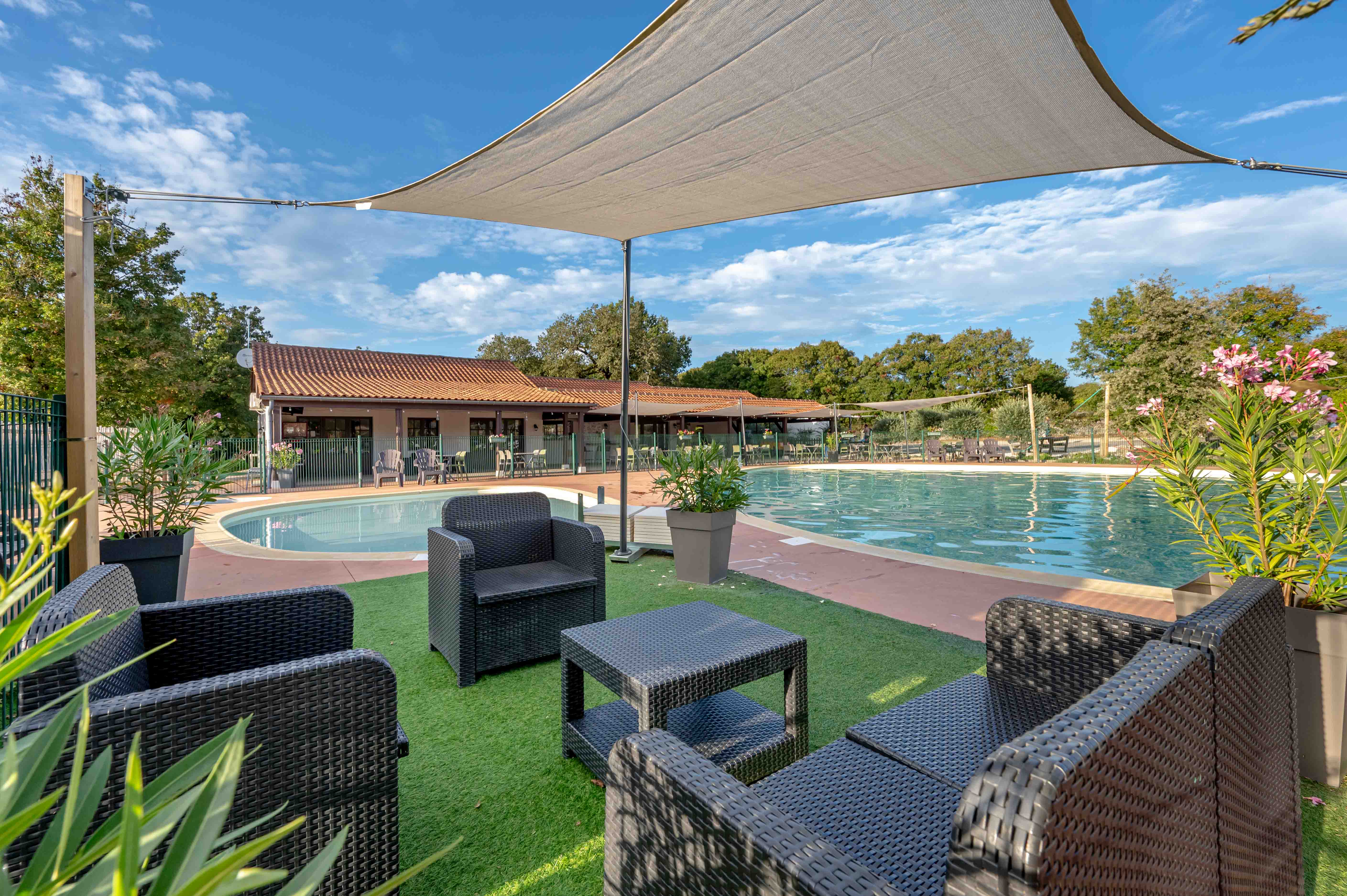 Camping-Dordogne-Les-Cigales-Piscine