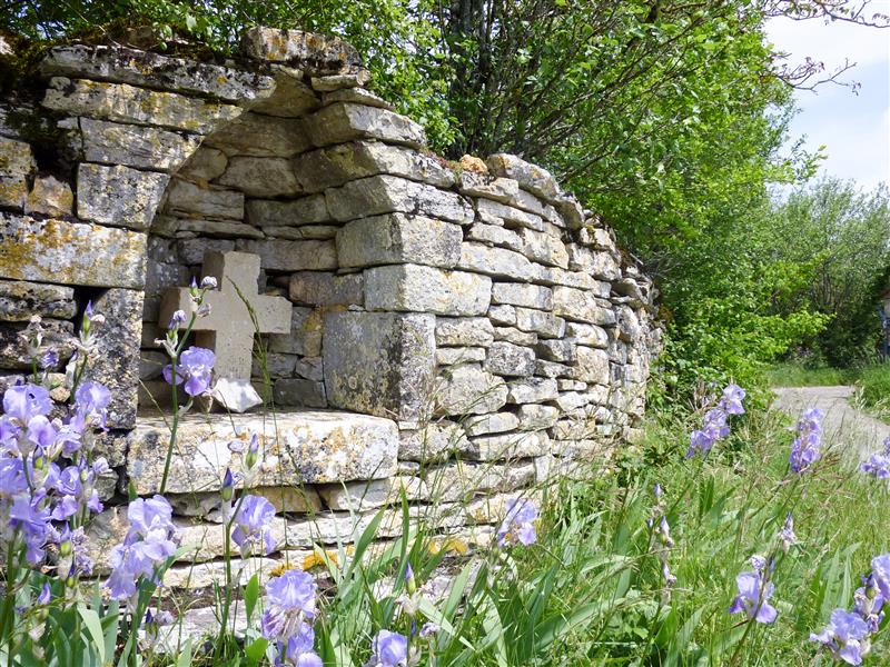 09Beauregard - Calvaire dans la pierre © Lot Tourisme - C. Sanchez