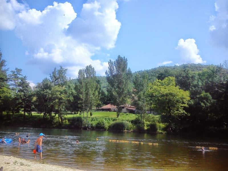Baignade à Puy l'Evêque dans la rivière Lot
