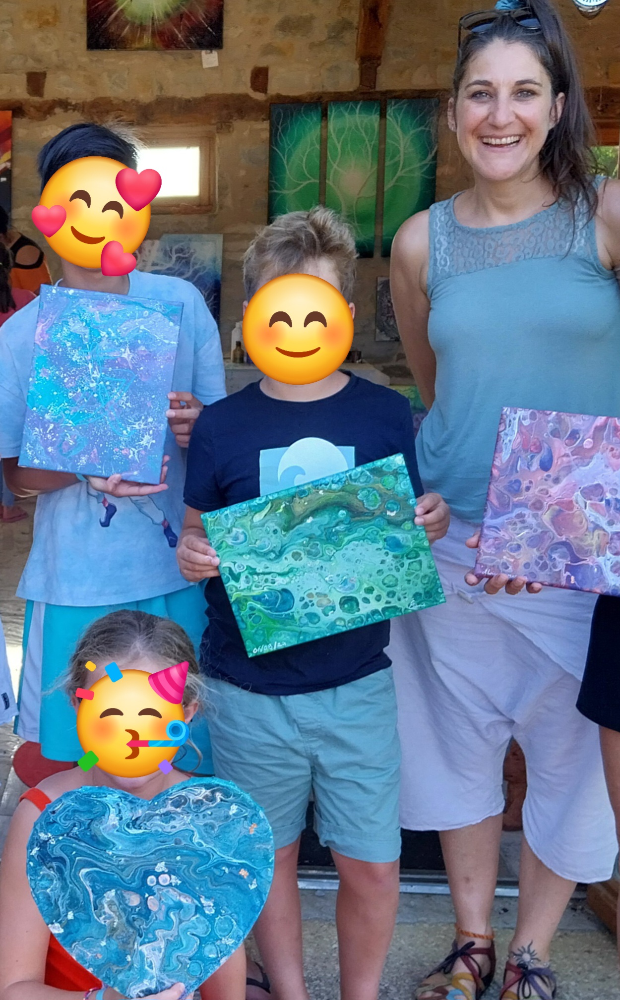 Initiation à la peinture acrylique abstraite. Thème pouring pour enfants