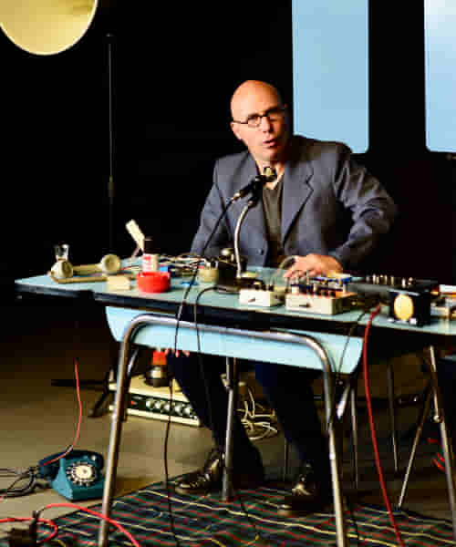 Spectacle "L'art et la manière d'aborder son chef de service" (sortie de résidence)