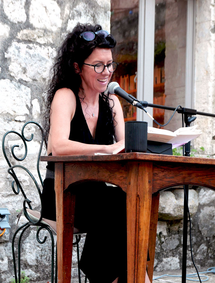 Lecture à voix nue chez Livres, Books & Company