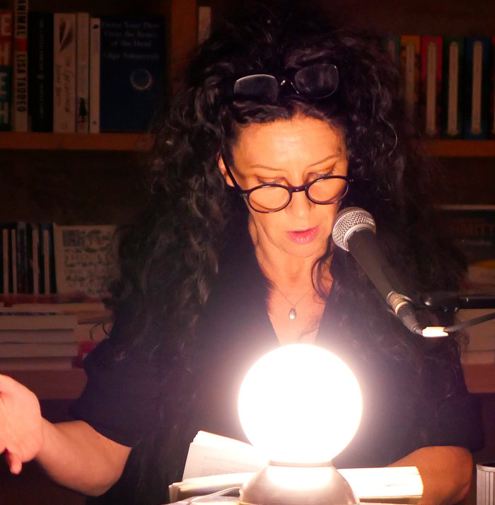 Lecture à voix nue "On dirait que je suis morte" chez Livres Books & Co