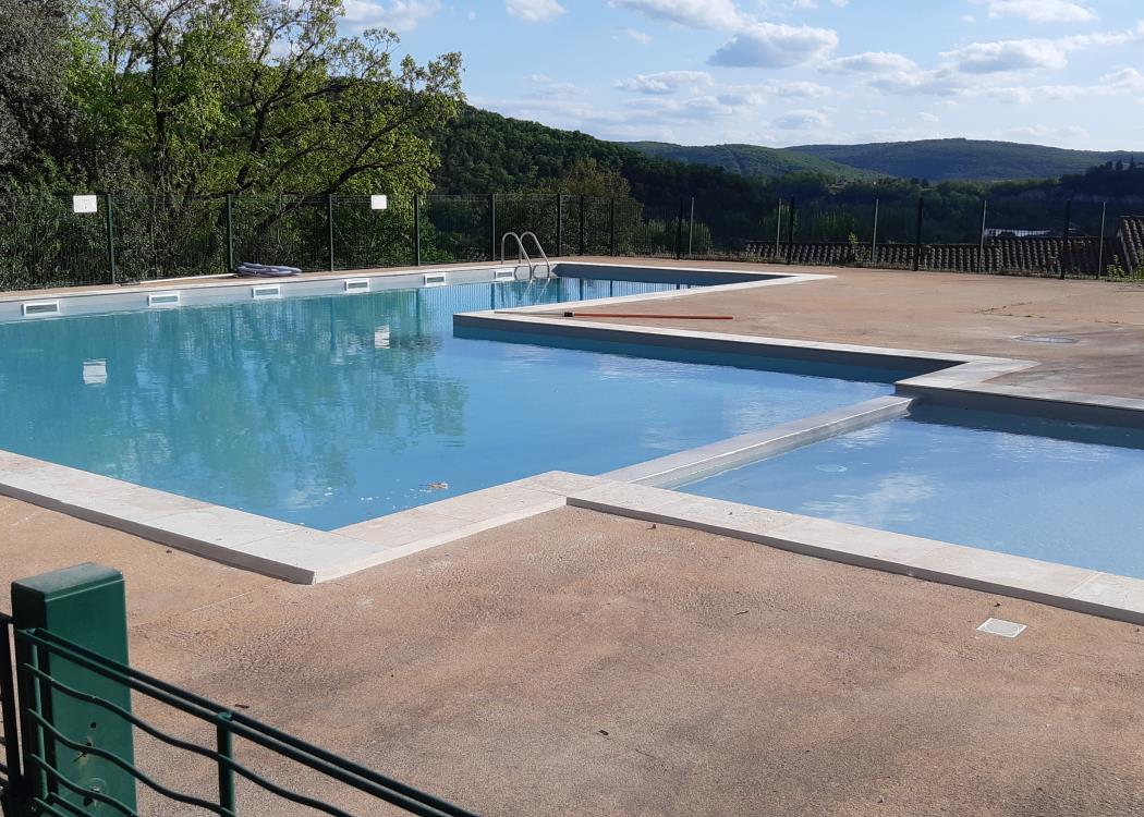 Piscine commune avec pateaugeoire