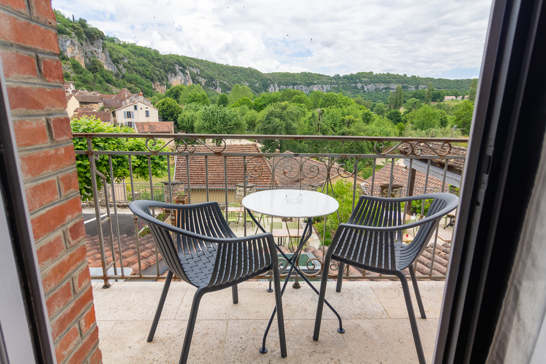 Terrasse d'une chambre avec vue le village