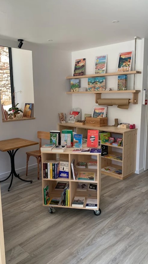 Librairie-café Le bon air est dans les livres — photo 2
