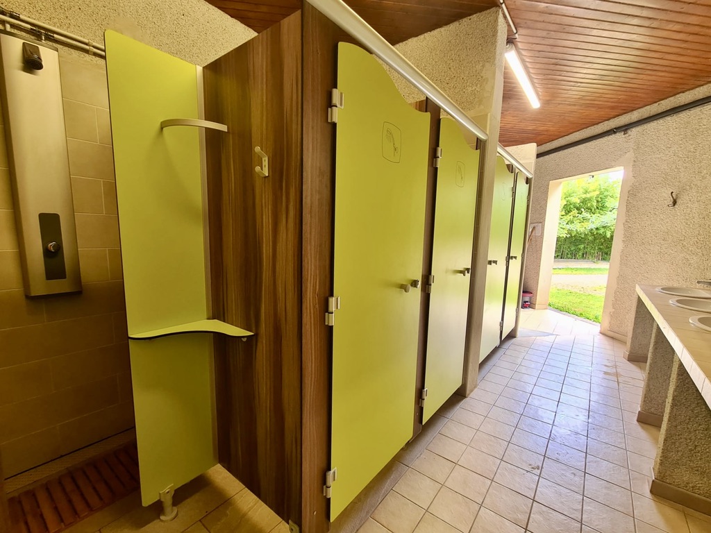 Sanitaires entièrement rénovés en 2022