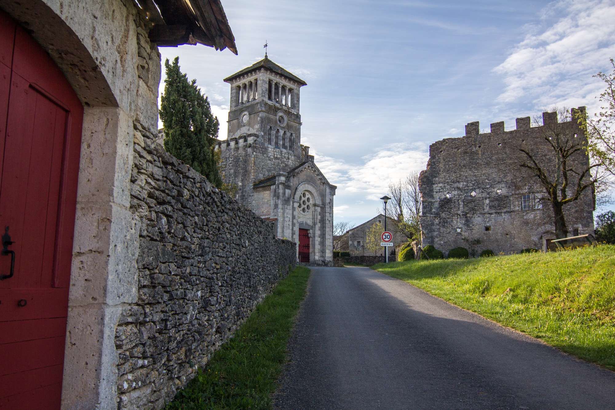 Vestiges du château à Aujols