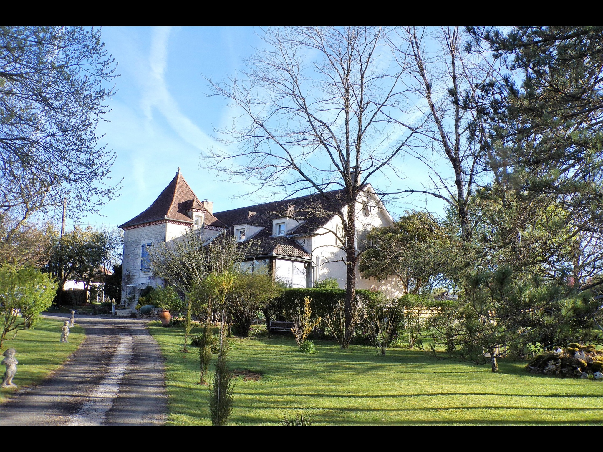 Studio  ***  Au Petit Bois