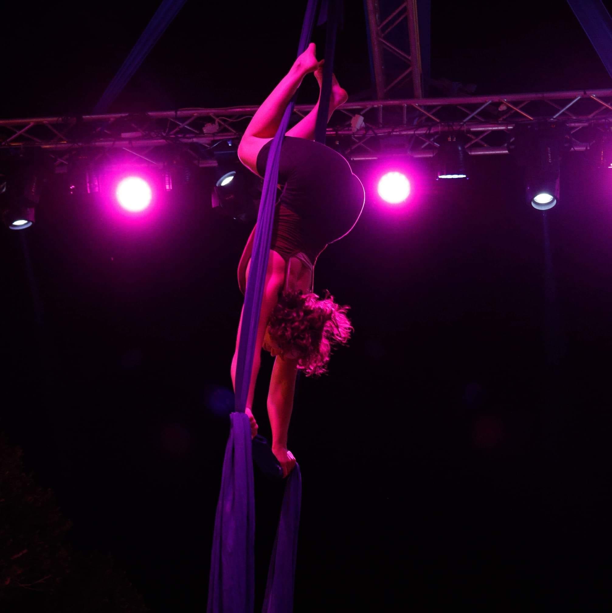 Cabaret aéreo et spectacle de feu au camping les Vignes