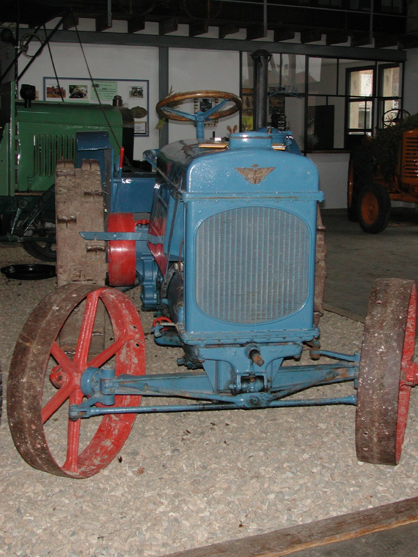 Musée du Tracteur, Tracteurs de collections, mécaniques anciennes - Edel