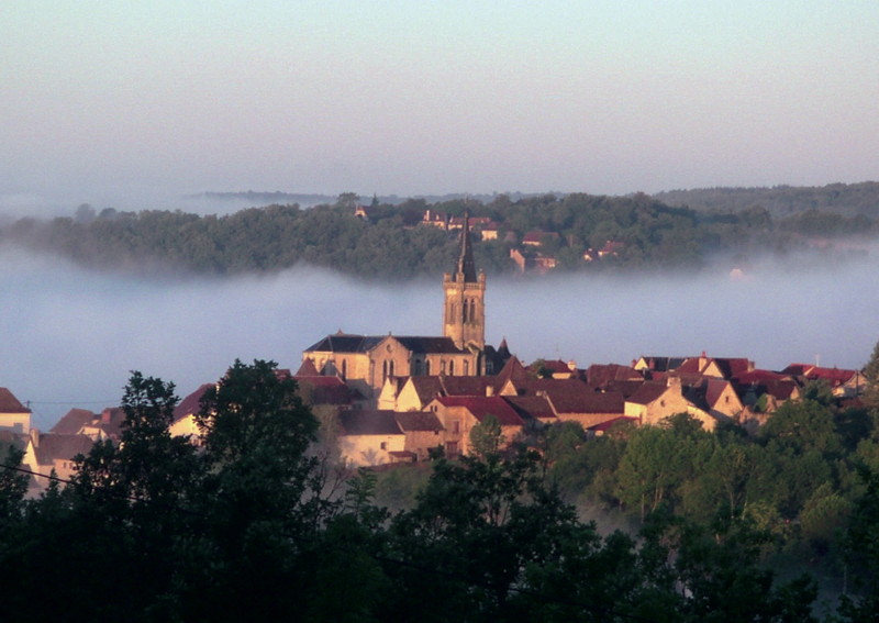 Faycelles : Vue du Village sous la Brume