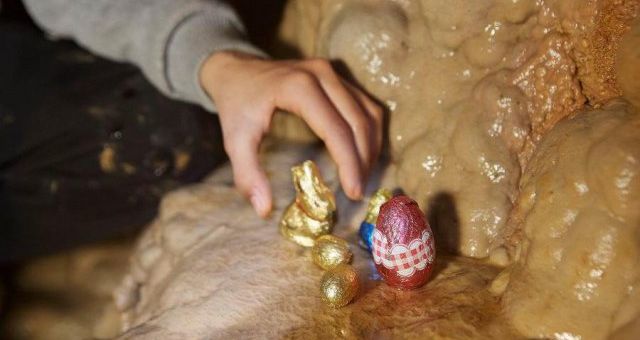 L'unique chasse aux oeufs à 103 mètres sous terre ! au Gouffre de Padirac