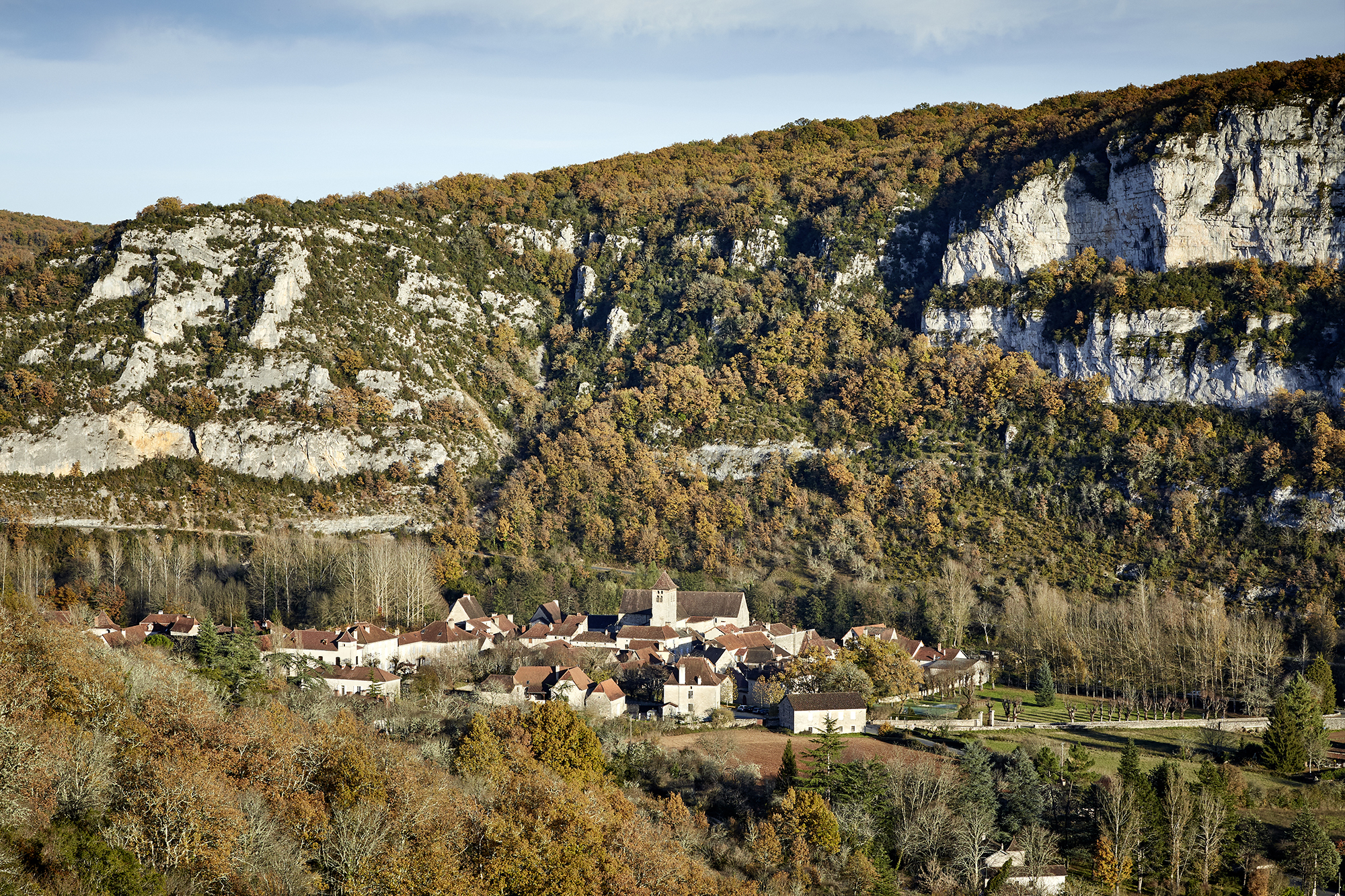 6452842_le_village_de_marcilhac_sur_cele__nelly_blaya-departement_du_lotjpg