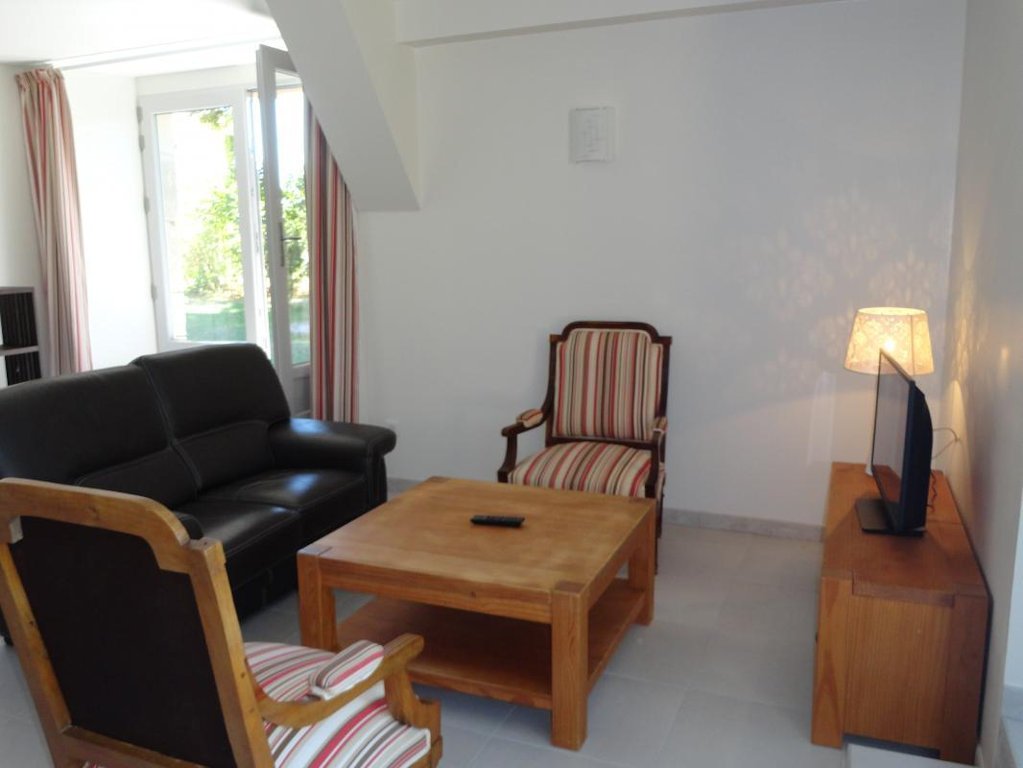 À l'ombre du tilleul, Tour-de-Faure - photo 4