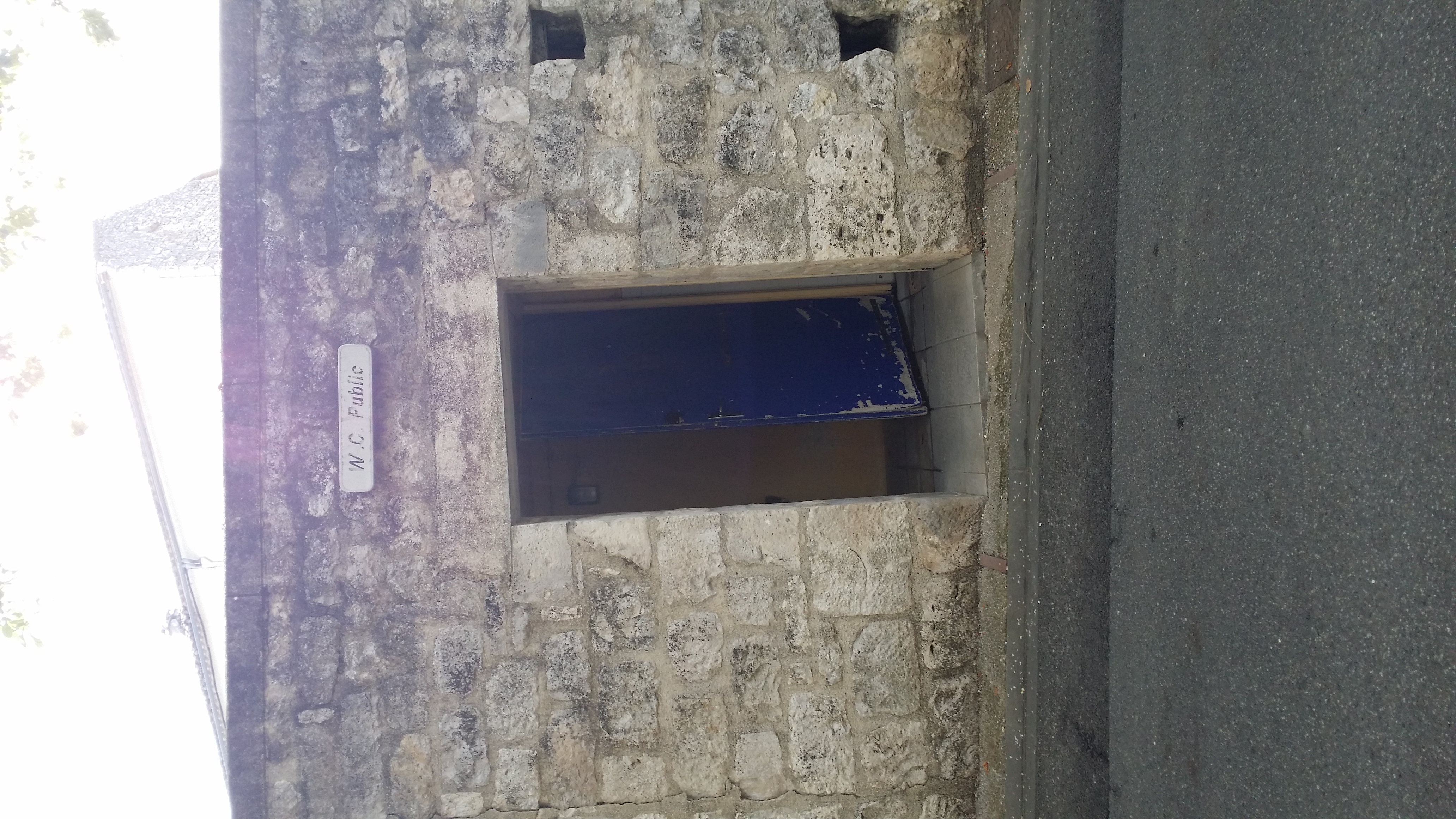 montcuq_toilettes