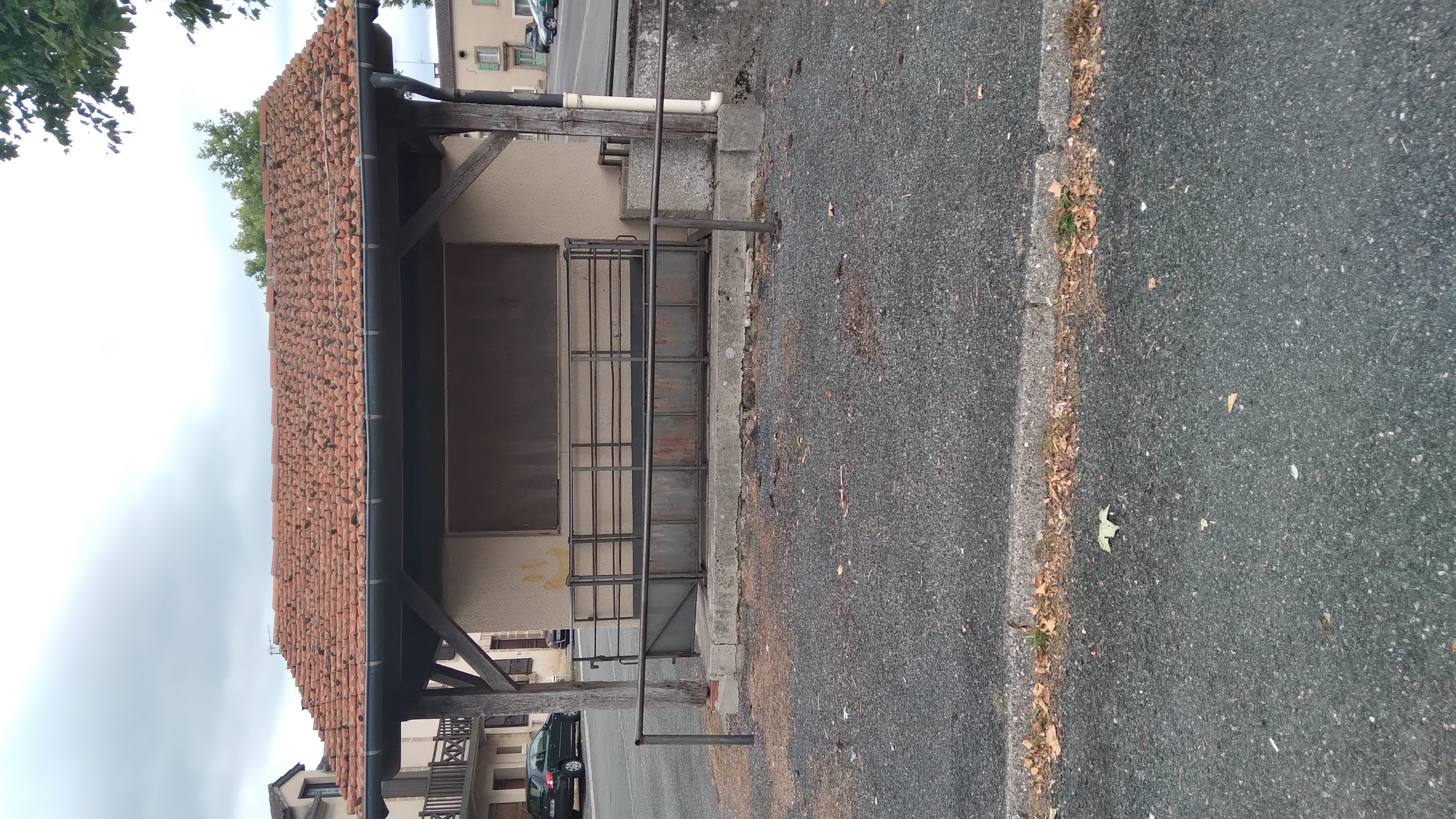 lacapelle_marival_poubelles_abri