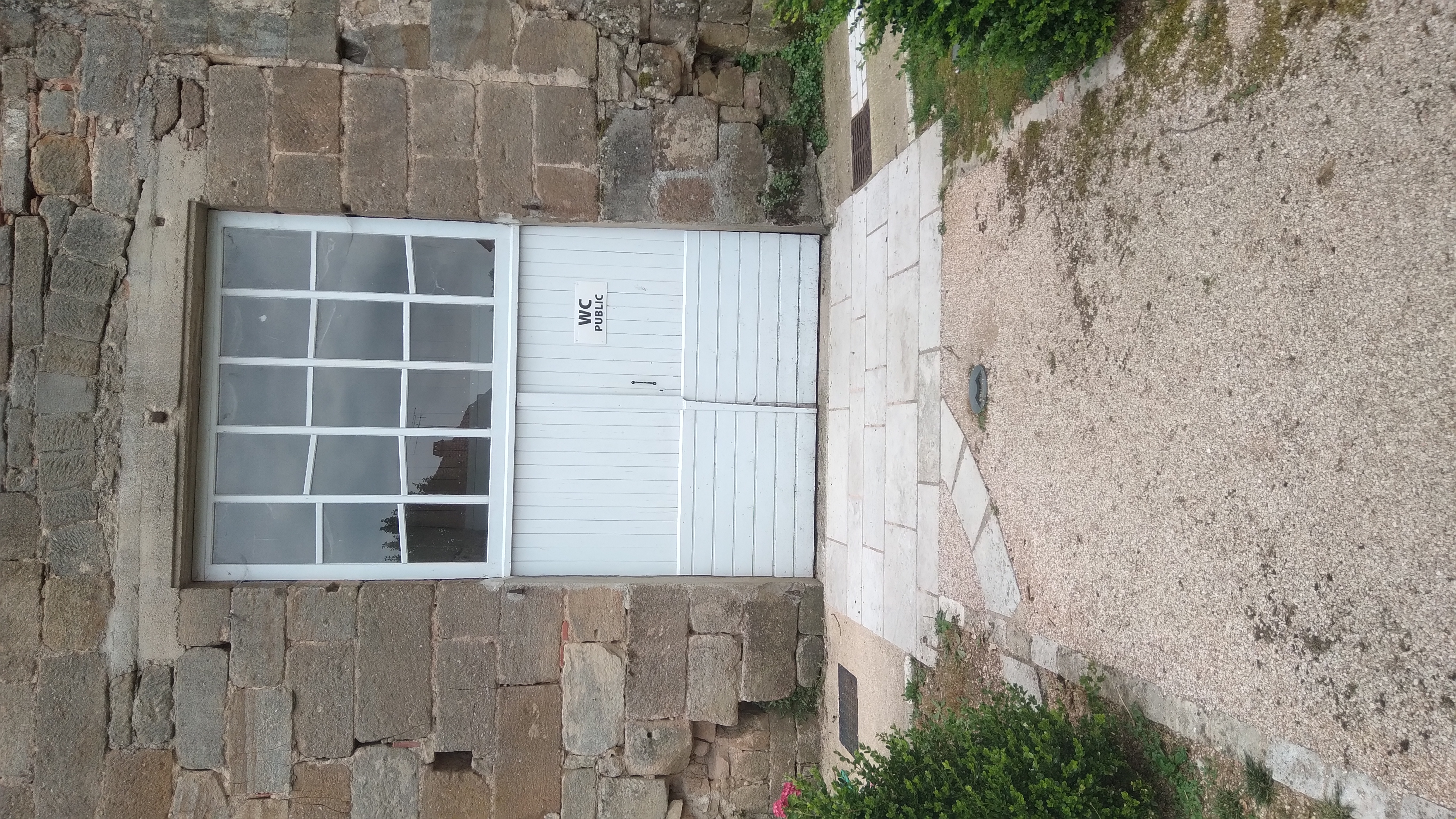 lacapelle_marival_toilettes