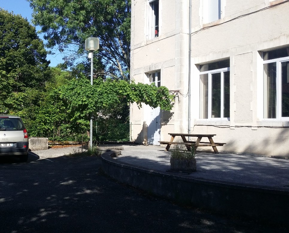 Aire de Pique-Nique de l'ancienne école - photo 2