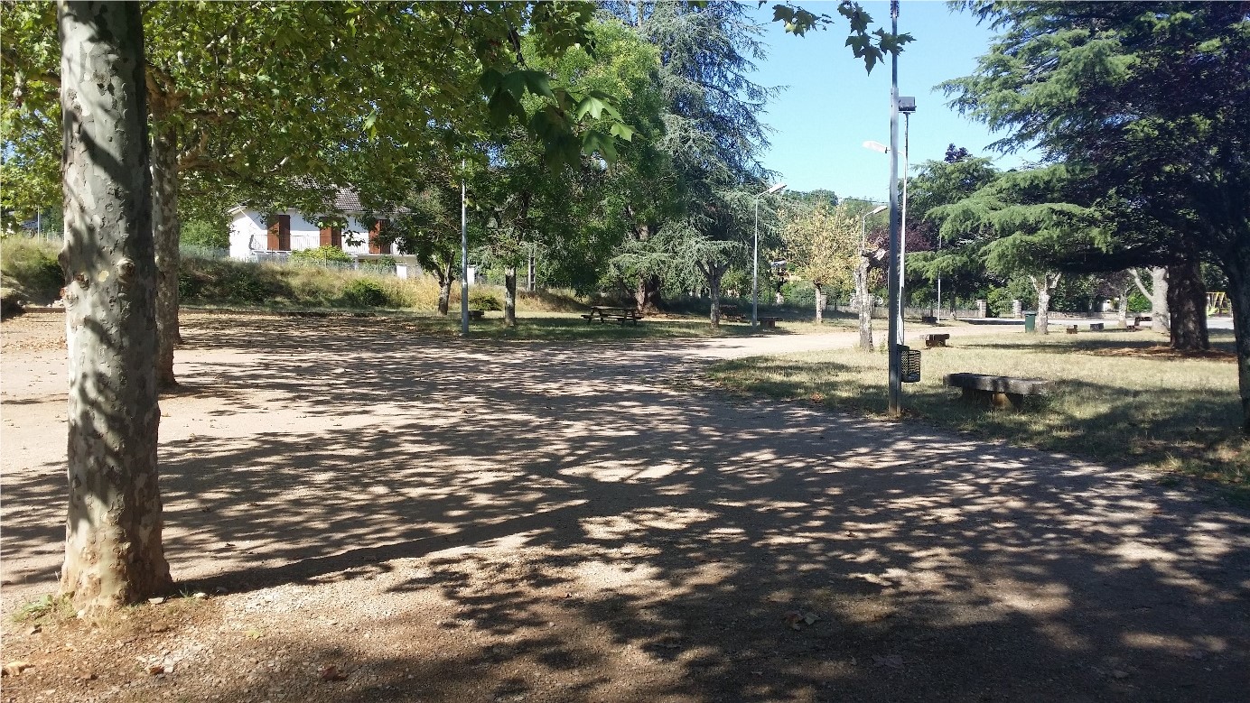 Halte et aire de pique-nique du terrain de pétanque