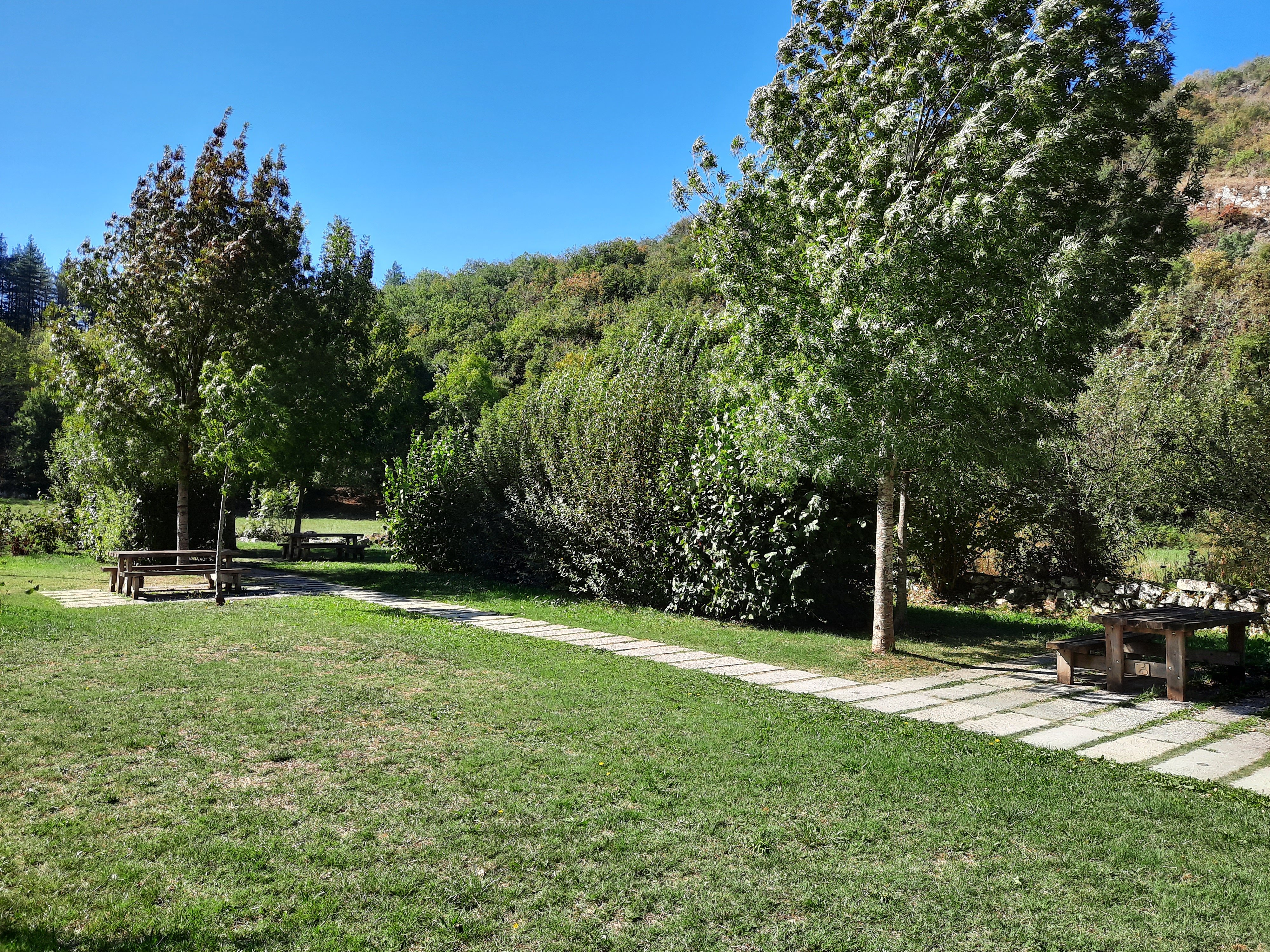 Aire de Pique-Nique Route des Grottes — photo 2