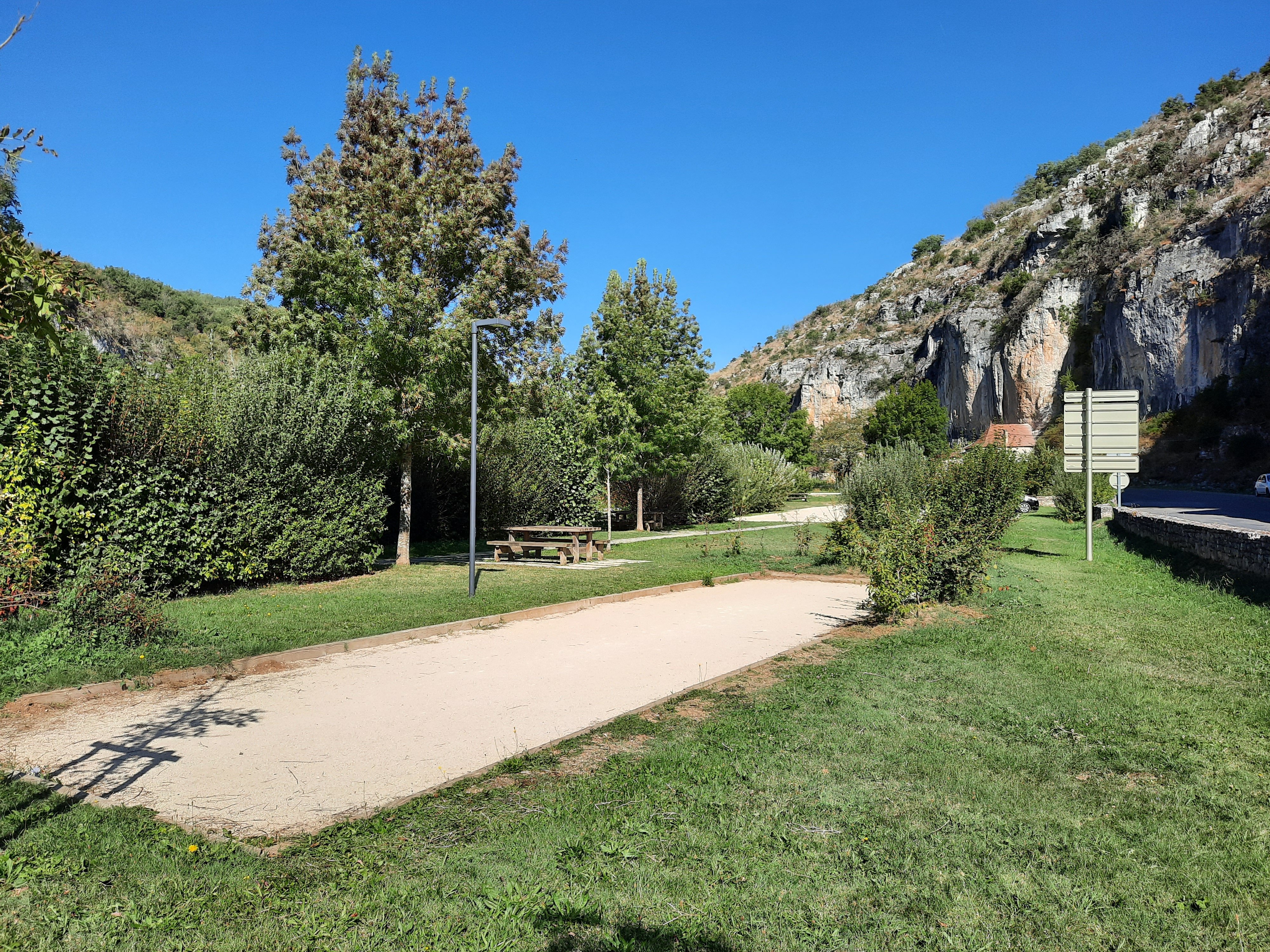 Aire de Pique-Nique Route des Grottes — photo 3