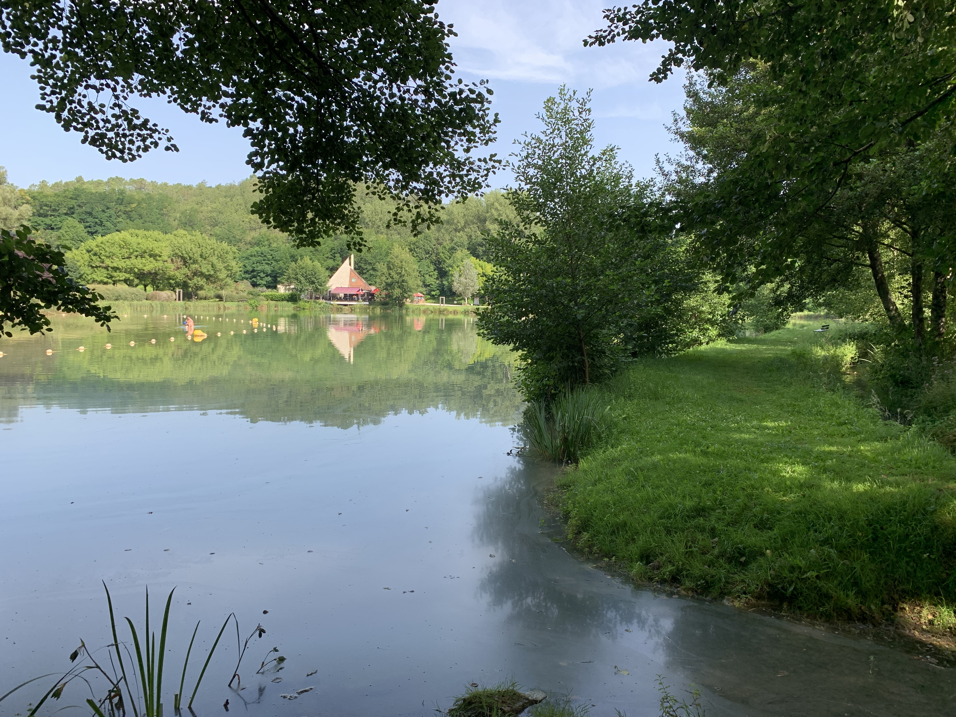 Aire de pique-nique du plan d'eau de Lamothe Fénelon — photo 3