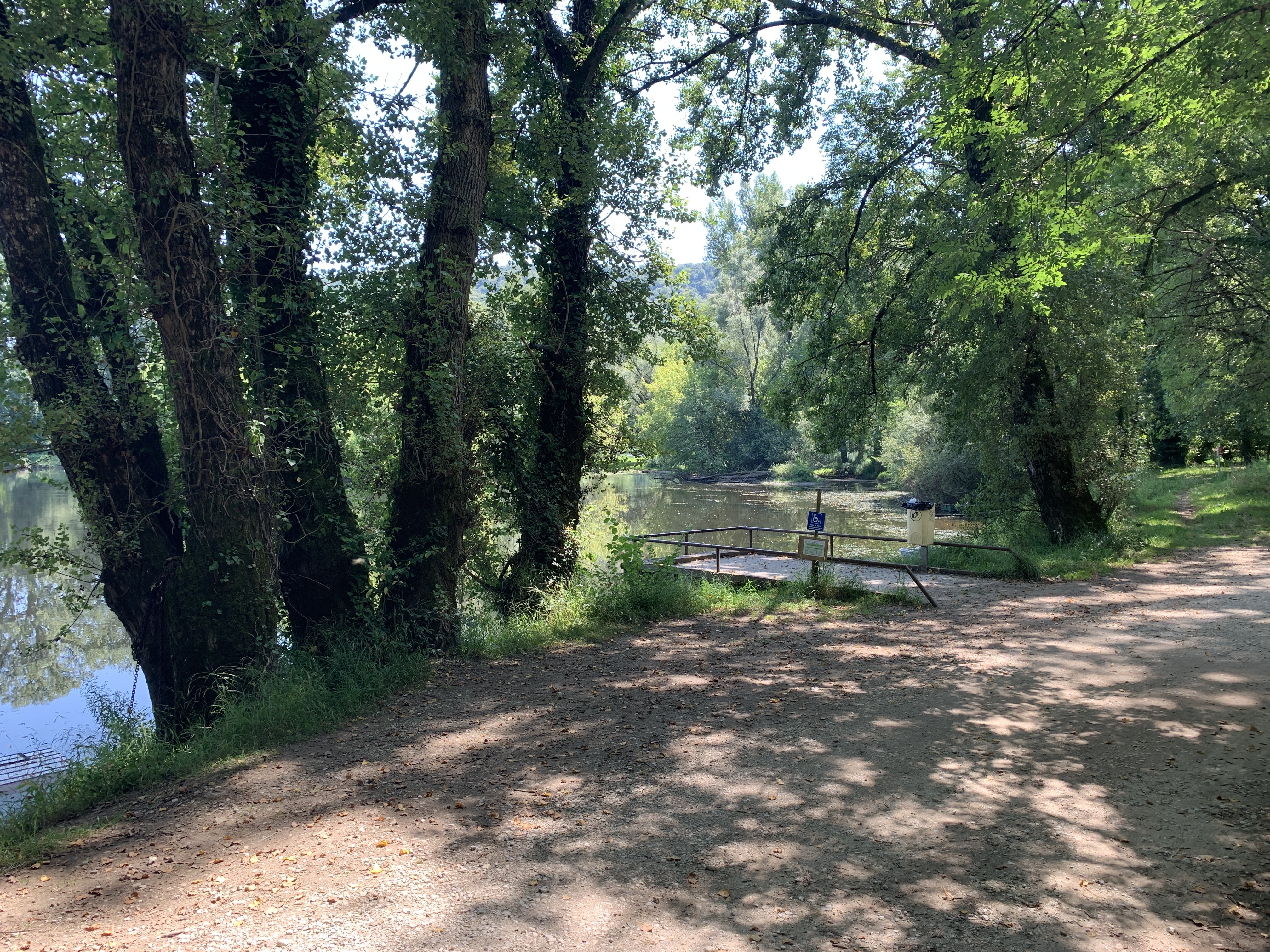Aire de pique-nique du plan d'eau de Vayrac