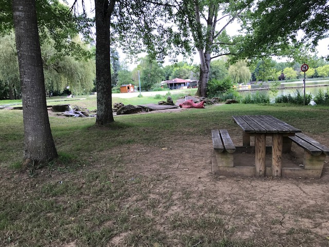 Aire de Pique-Nique du Plan d'eau — photo 2