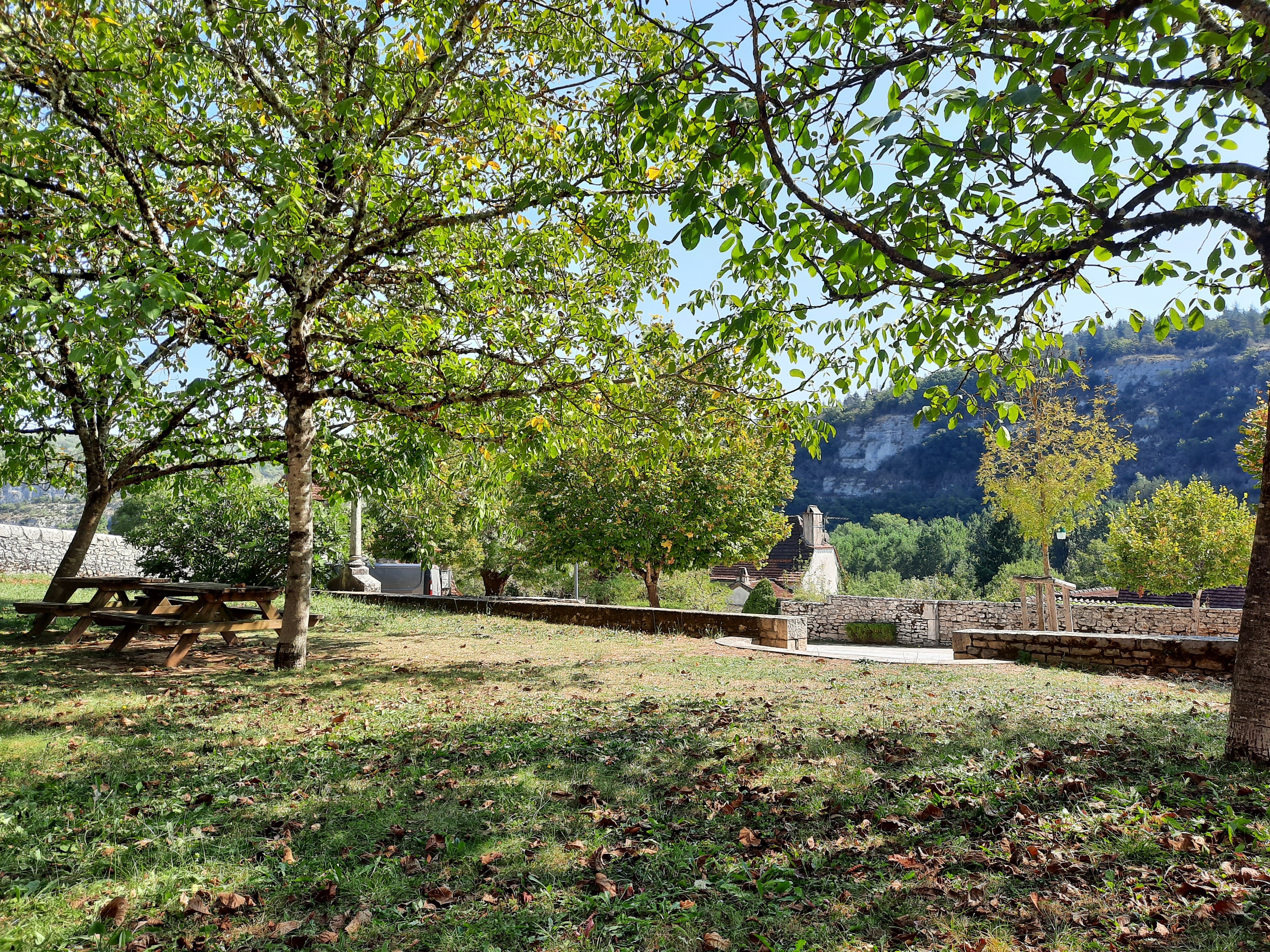 Aire de pique-nique du jardin communal - photo 2