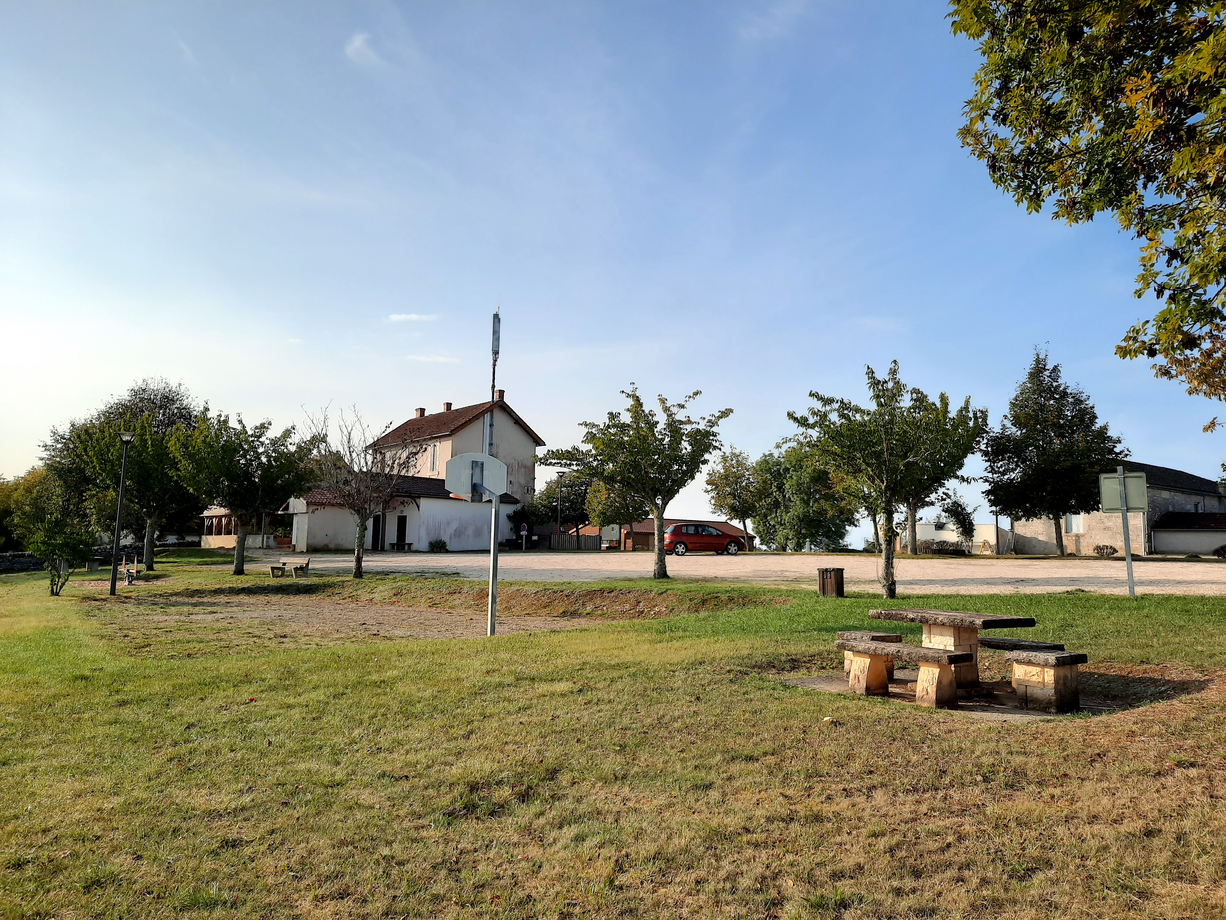 Aire de pique-nique et de jeux de Nadillac — photo 2