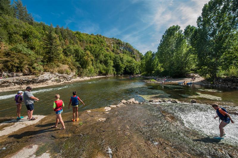 Baignade dans le Célé à Cabrerets_05 © Lot Tourisme - C. ORY