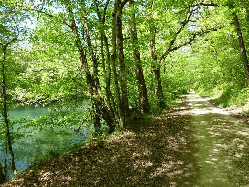Bourgnou - Balade sur les berges de l'Ouysse_09 © Lot Tourisme - C. Sanchez