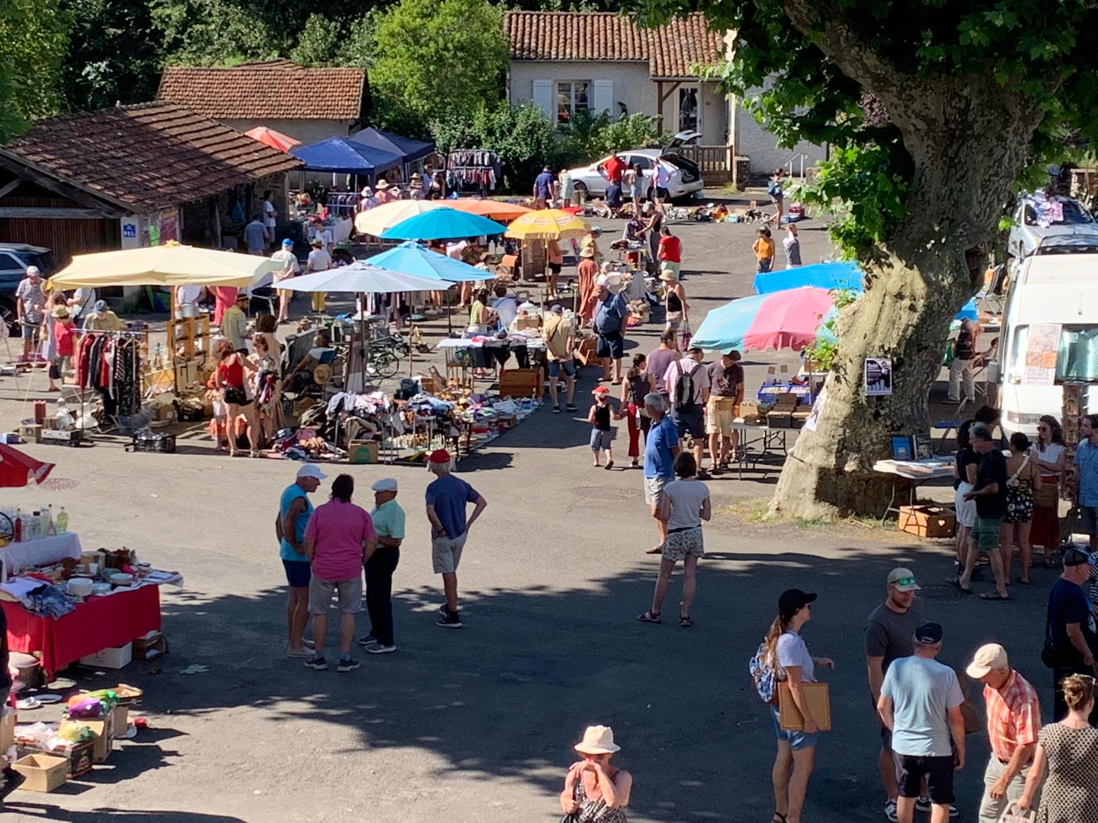 Brocante et vide-greniers estival