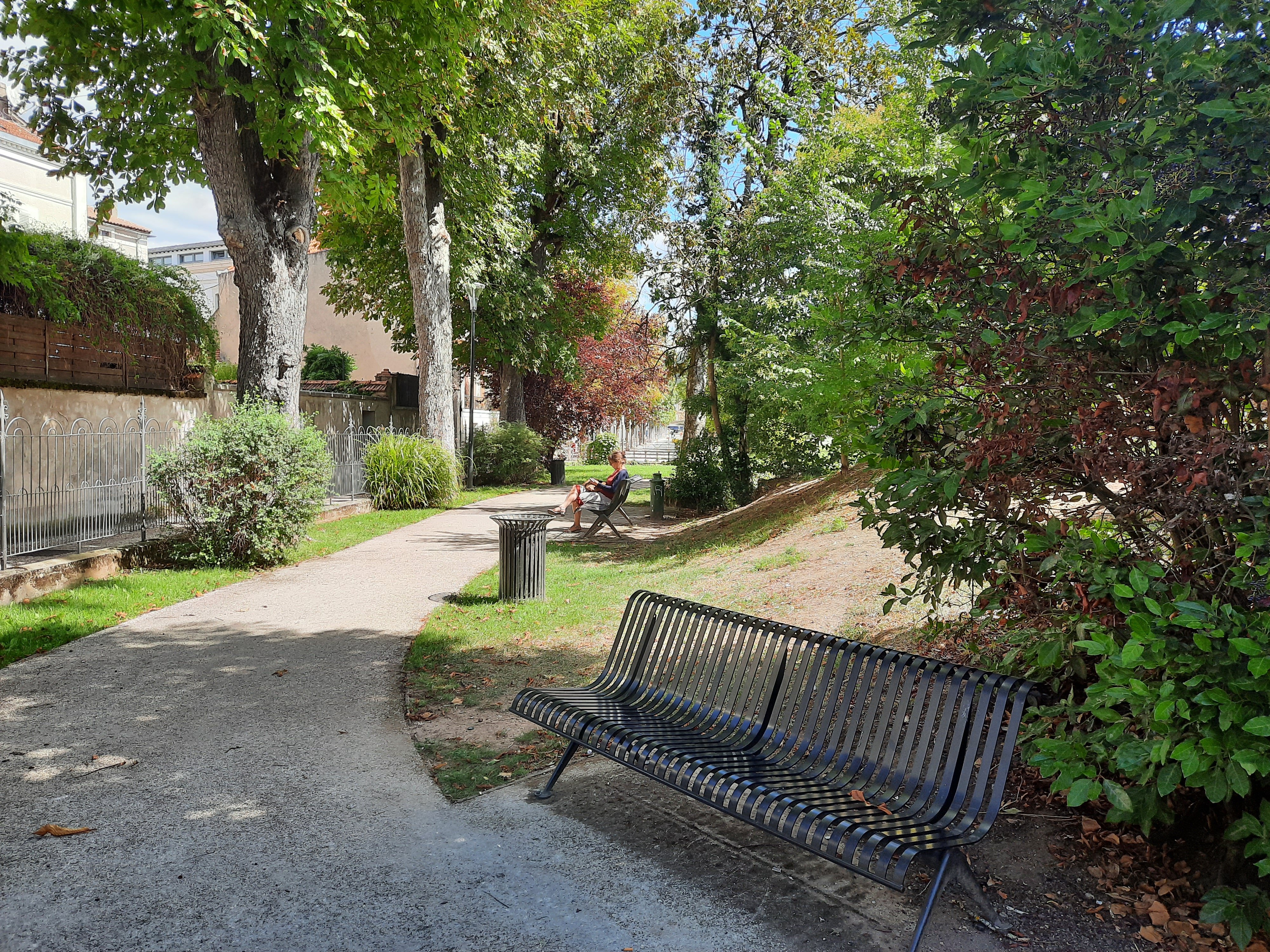 Aire de détente du Square de Jouvenel — photo 3