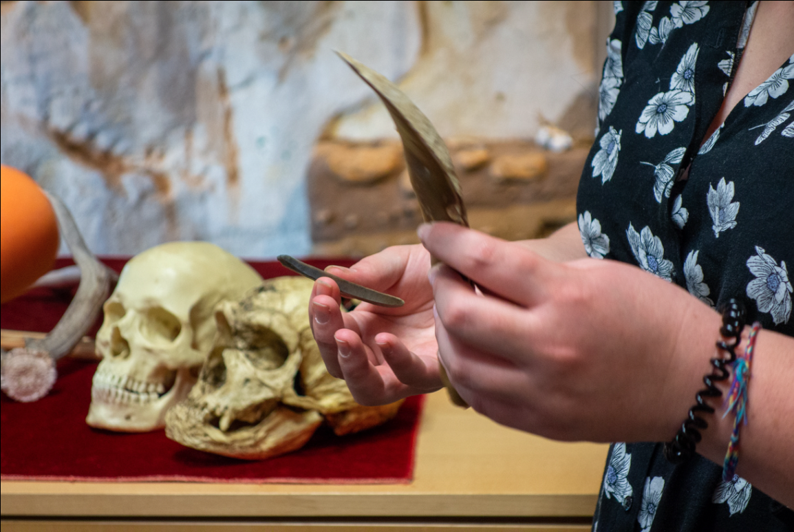 Les ateliers enfants de la Maison du Piage : "Atelier parure et visite du Musée"