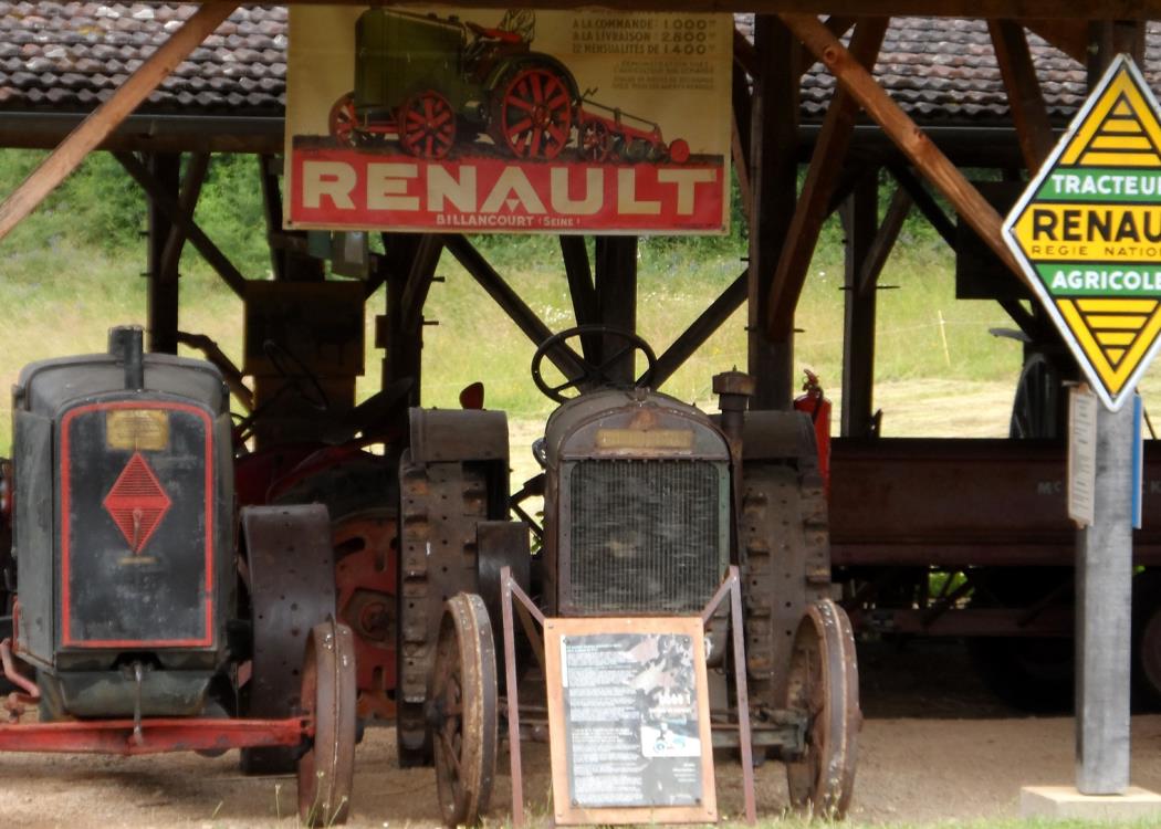 Collectin de tracteurs - Musee de Cuzals © G. Raskin