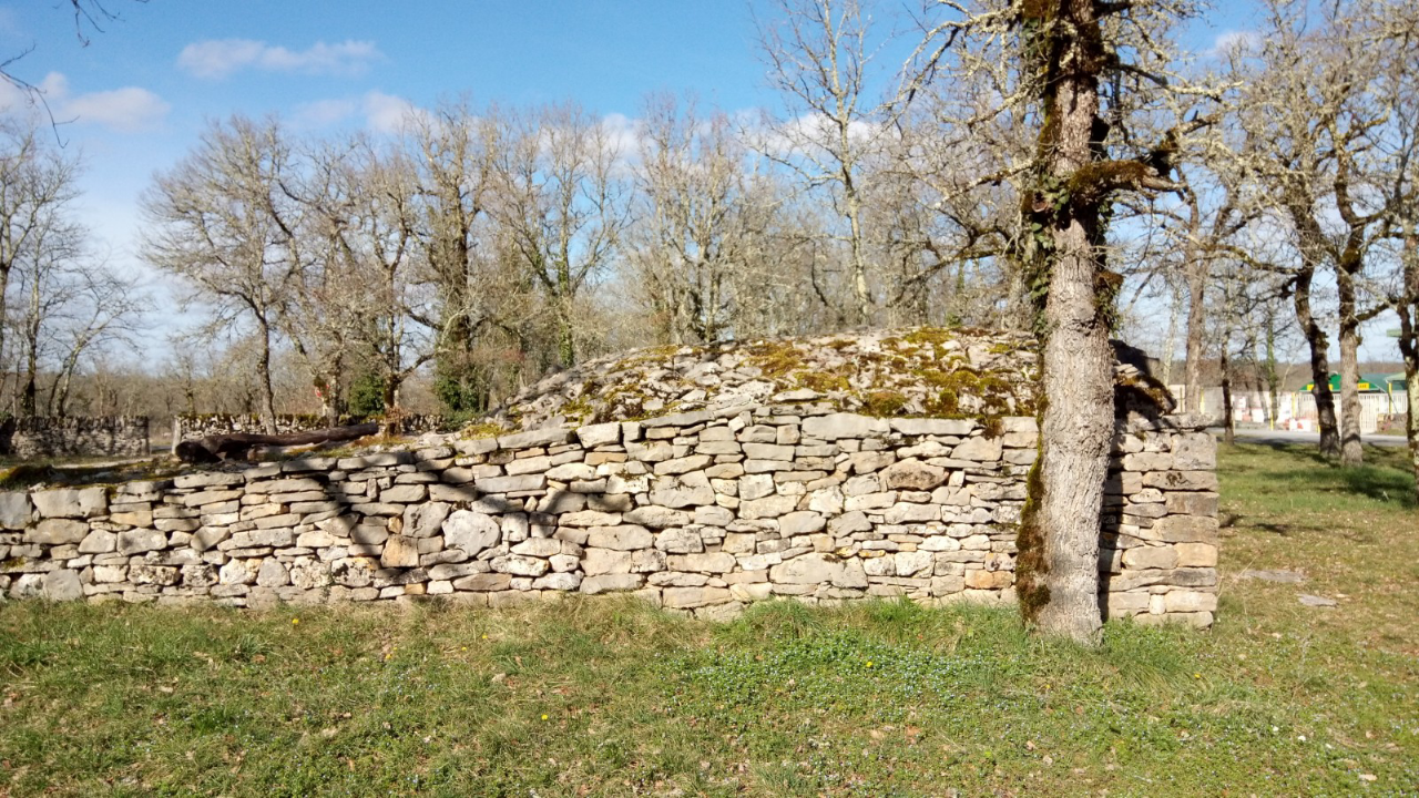 Dolmen contemporain 4  - PR Les Dolmens de Limogne en Quercy