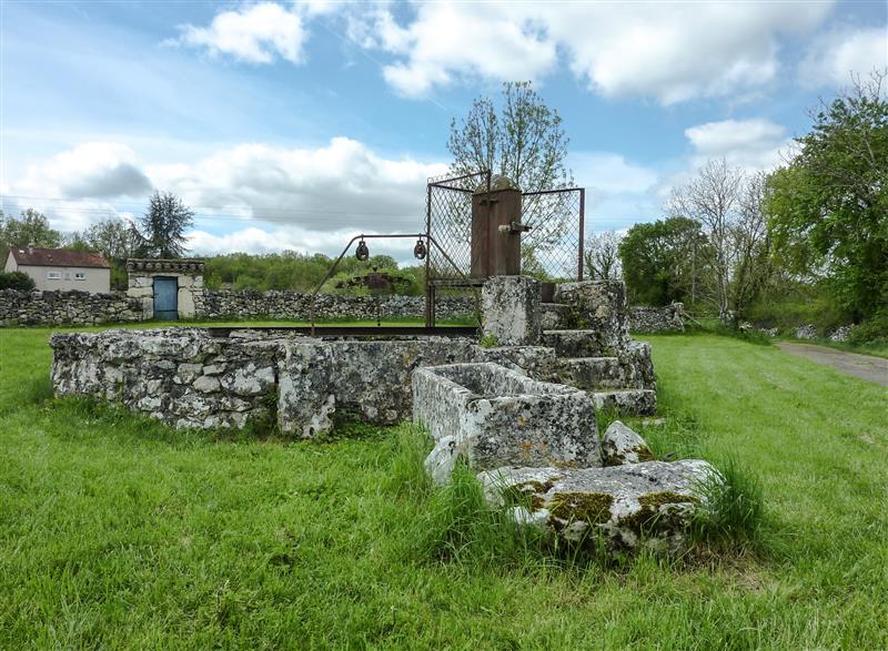 Escamps - Puits en pierre blanche © Lot Tourisme - C. Sanchez