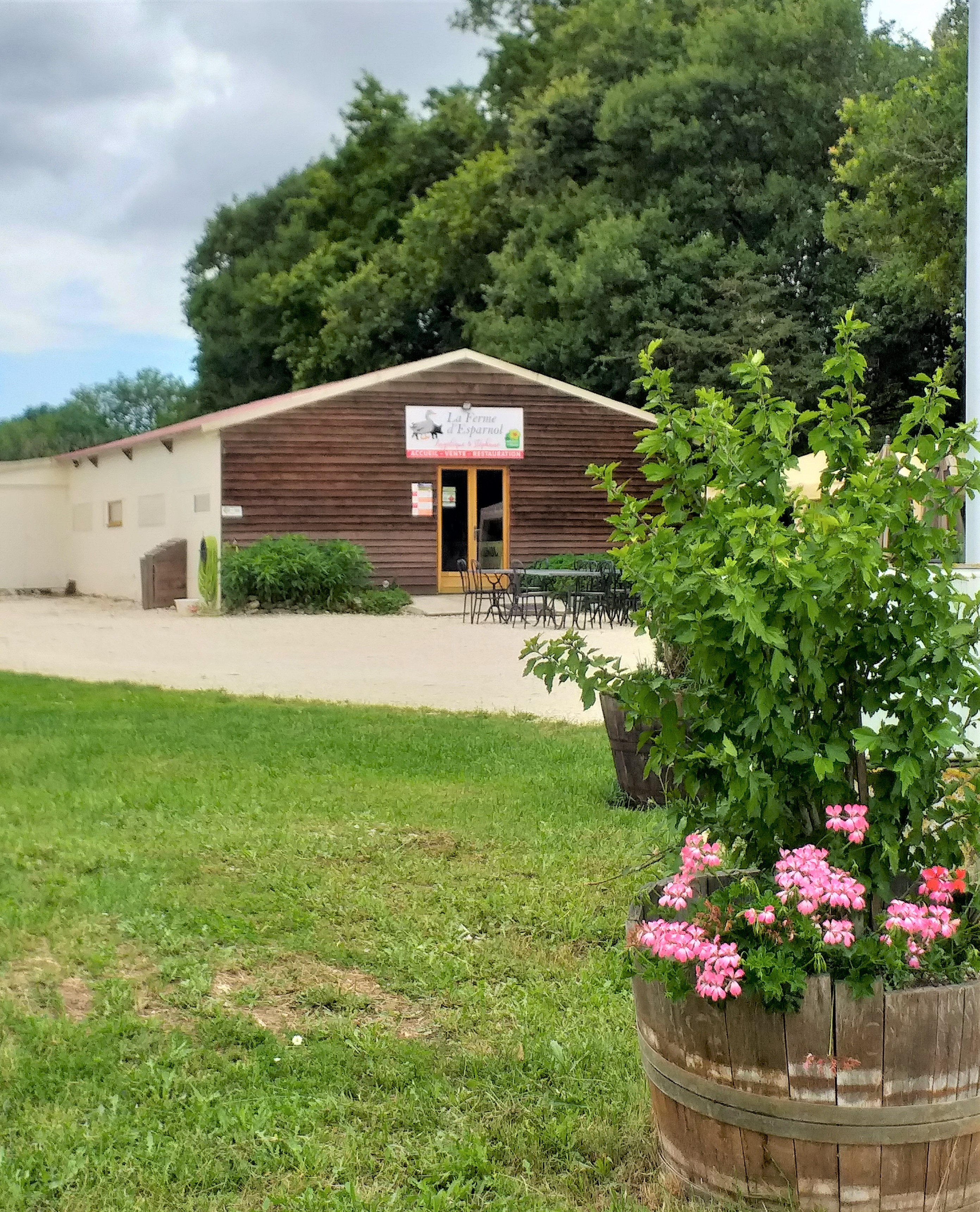 Accueil Camping-Car à la ferme d'Esparnol à Montfaucon