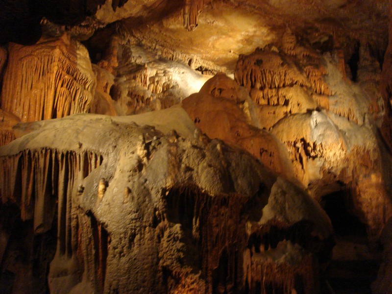 Visite à la lanterne des grottes de Presque
