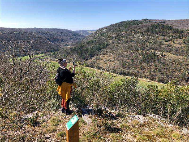 Halte photo sur le sentier karstique de Crégols