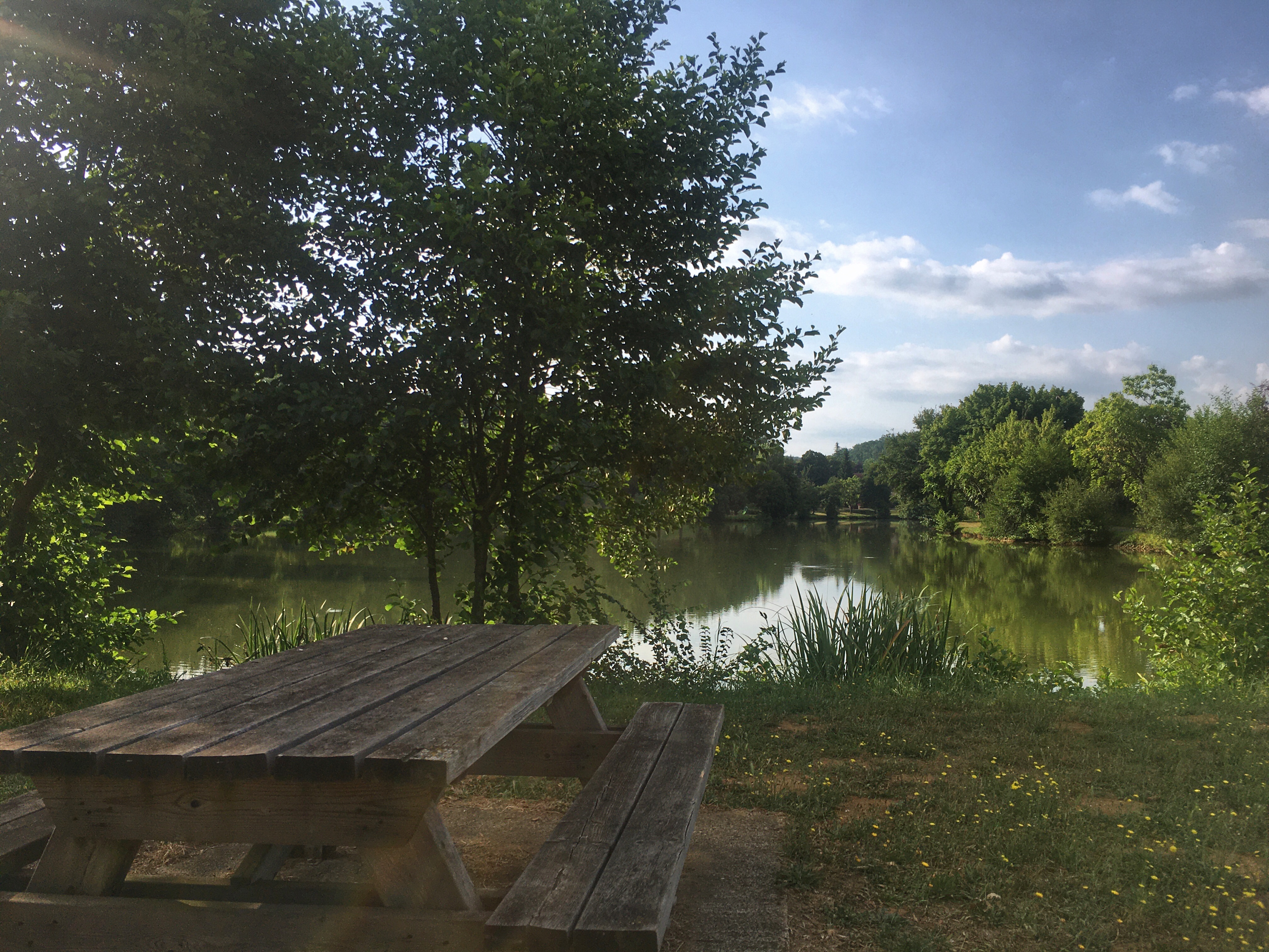 Aire de pique nique au bord du lac Payrignac — photo 2