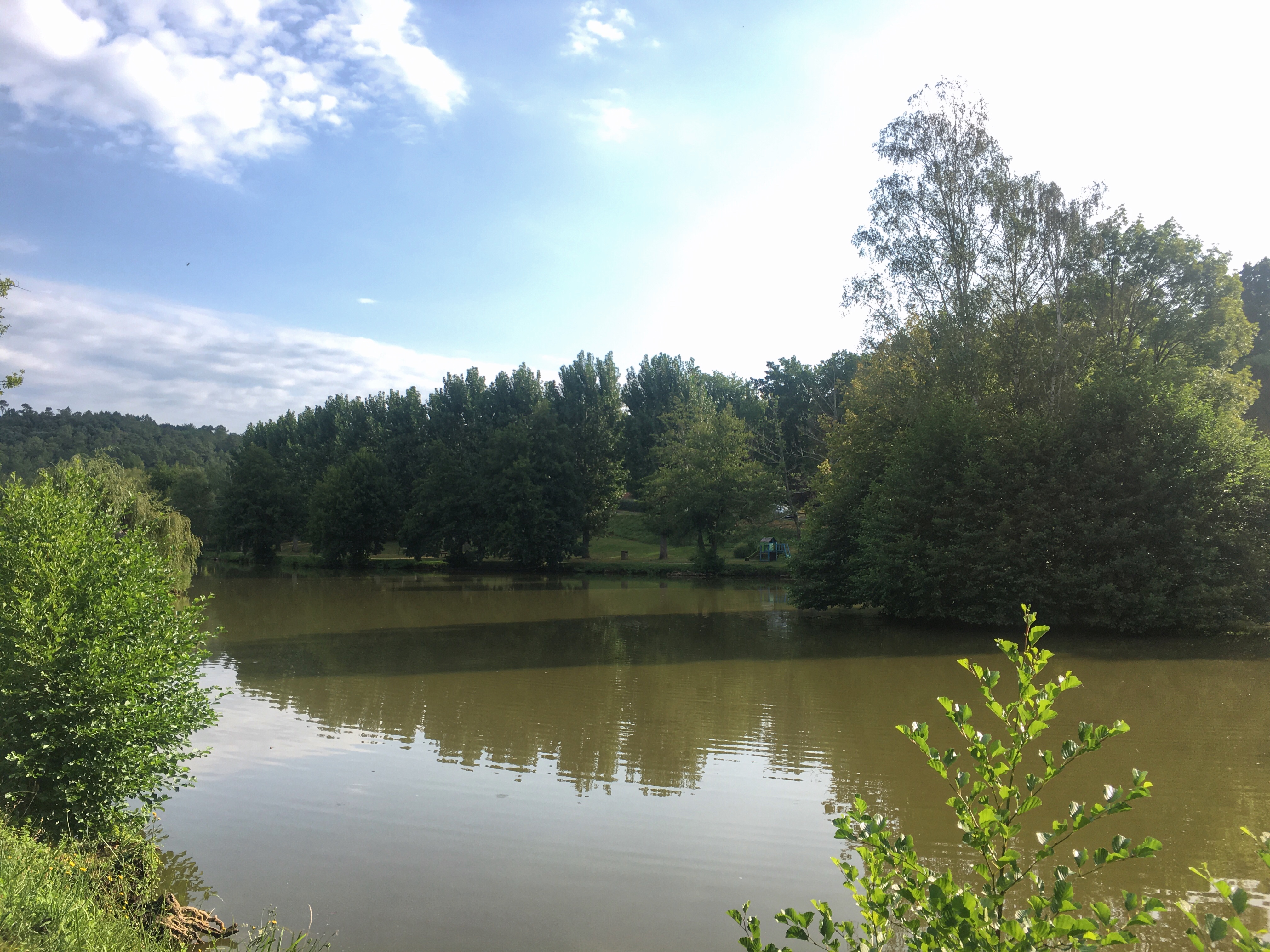 Aire de pique nique au bord du lac Payrignac — photo 3