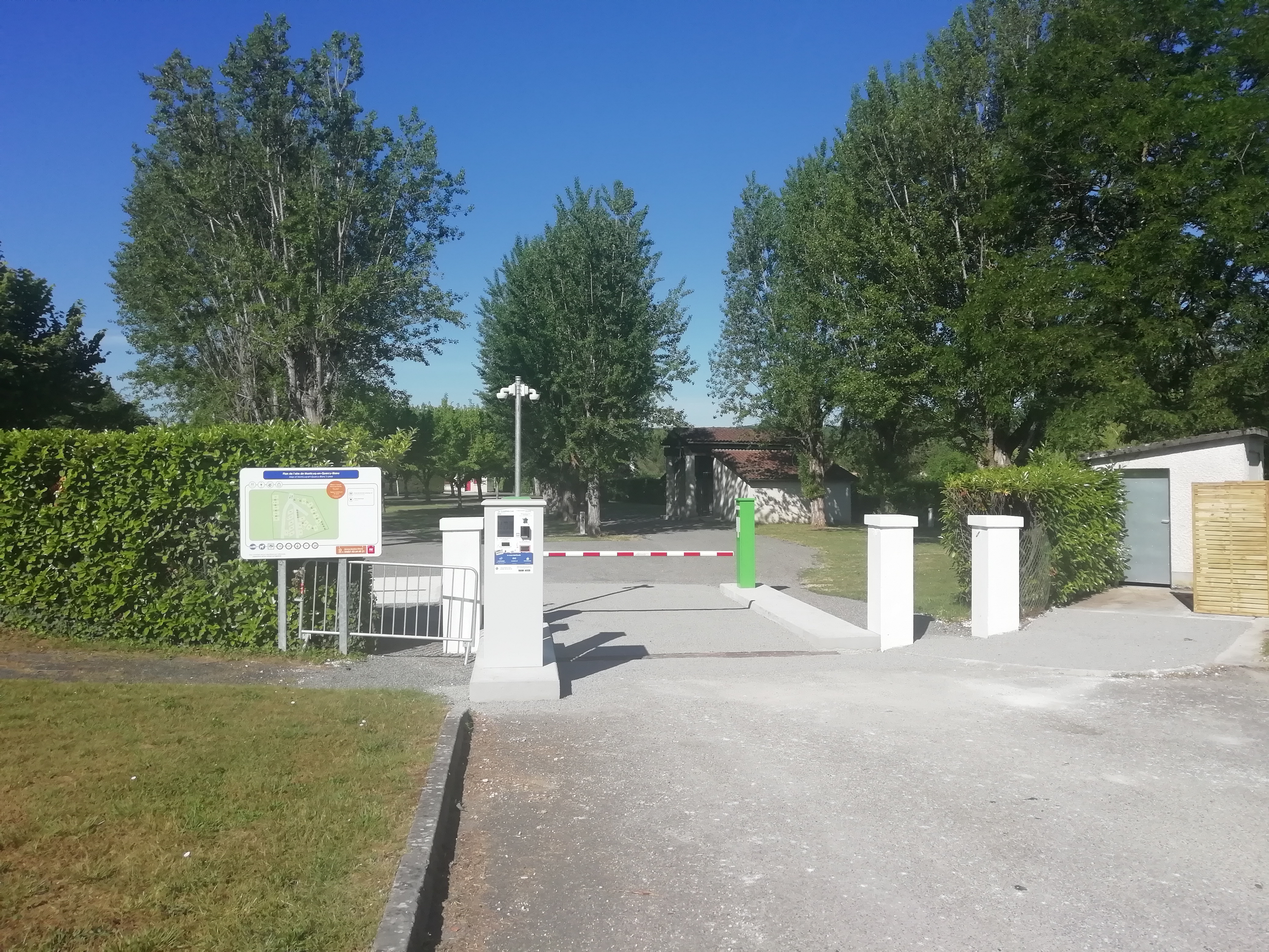 Aire Camping Car Park de Montcuq, Montcuq-en-Quercy-Blanc