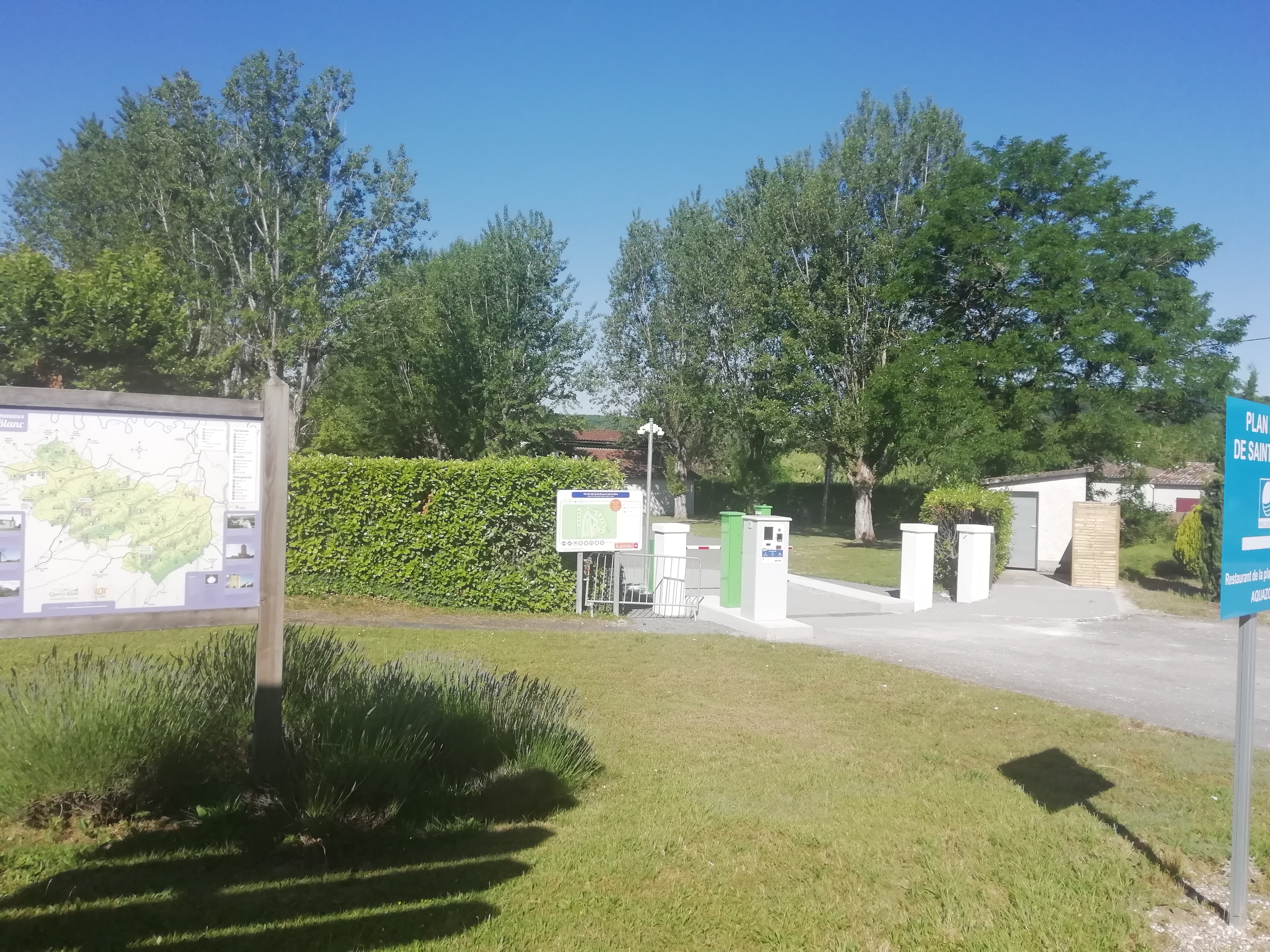 Aire Camping Car Park de Montcuq, Montcuq-en-Quercy-Blanc - photo 2