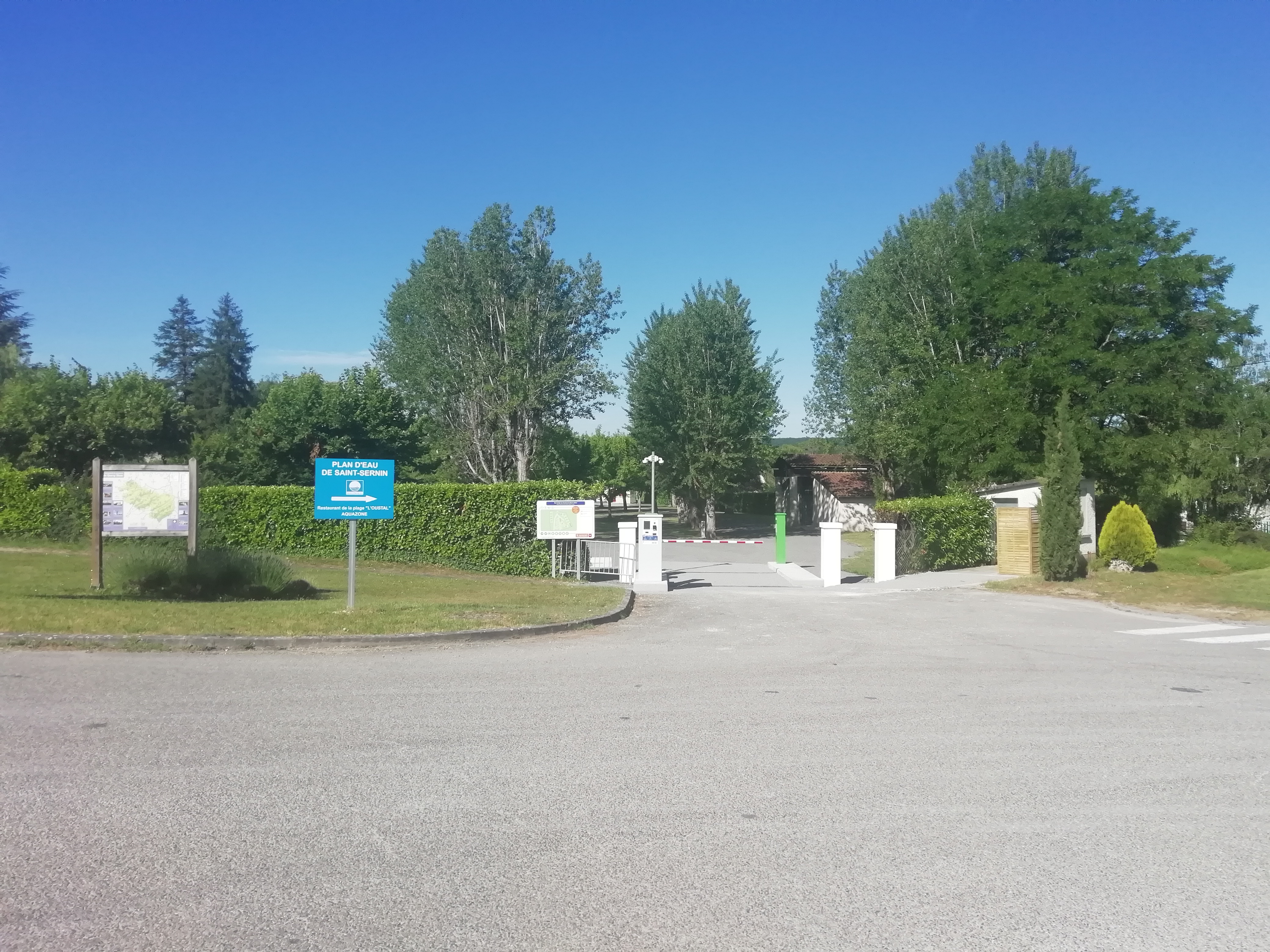 Aire Camping Car Park de Montcuq, Montcuq-en-Quercy-Blanc - photo 3